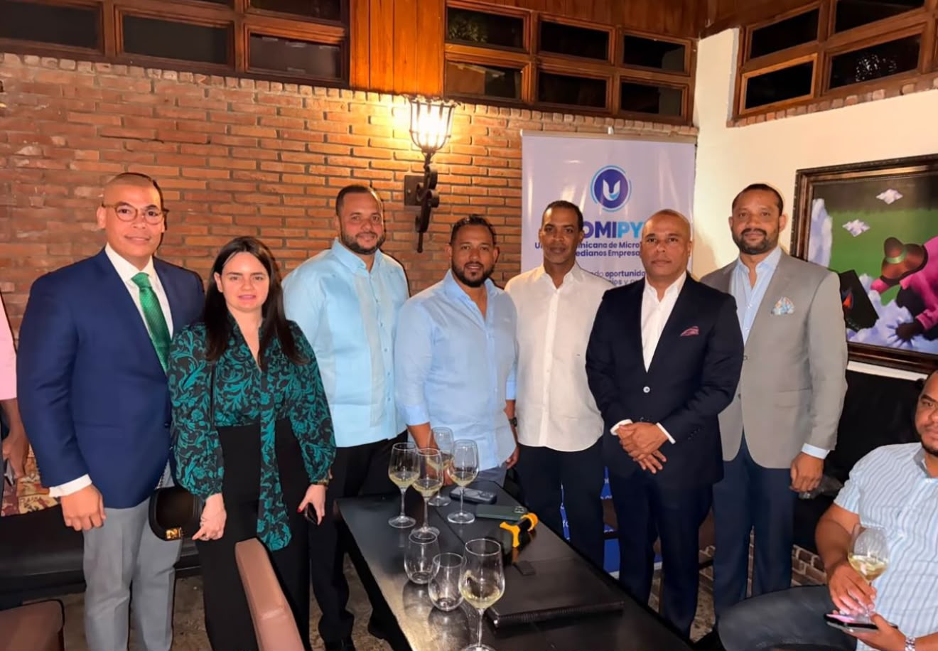 Representantes empresariales durante un encuentro de UDOMIPYME